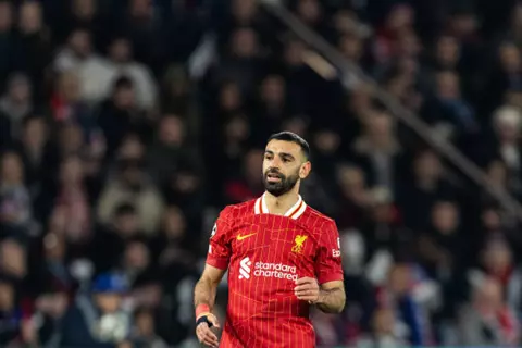 جاري نيفيل: لا يمكن أن يخسر صلاح وفان دايك كأس كاراباو